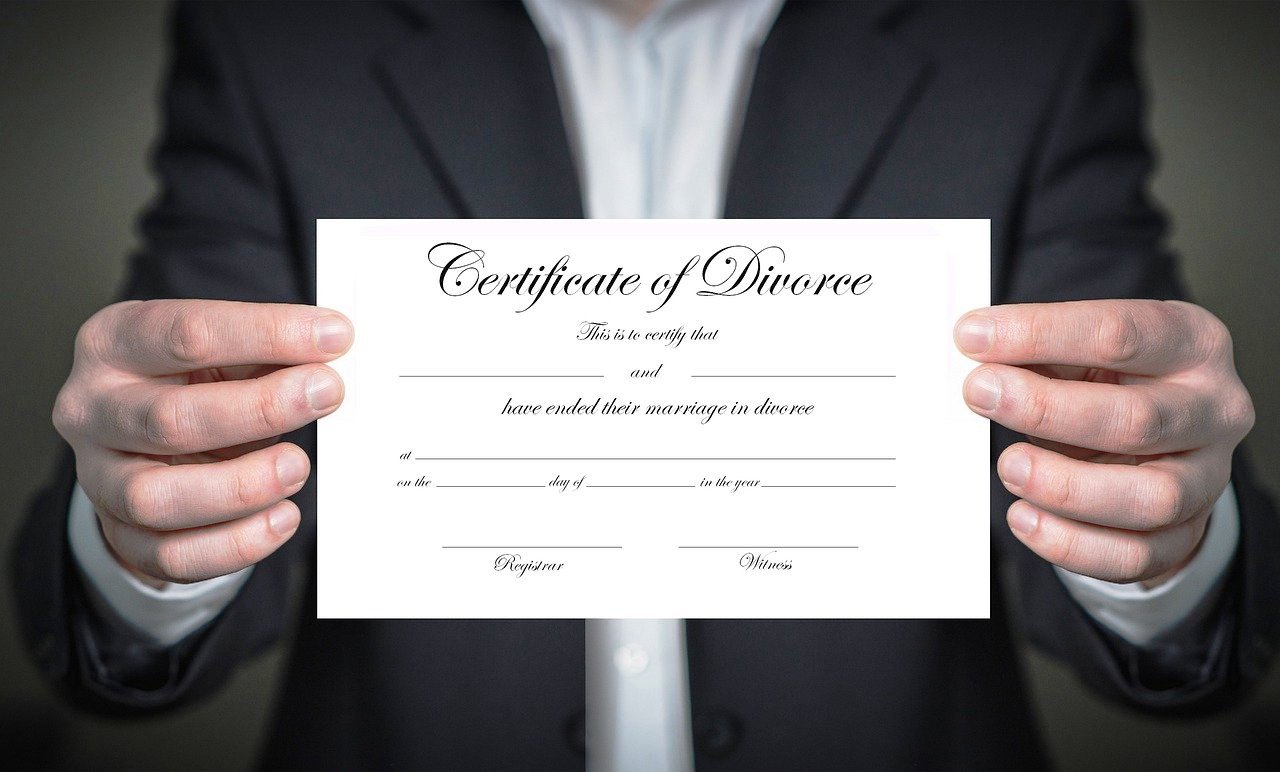 What does a divorce decree meaning look like?